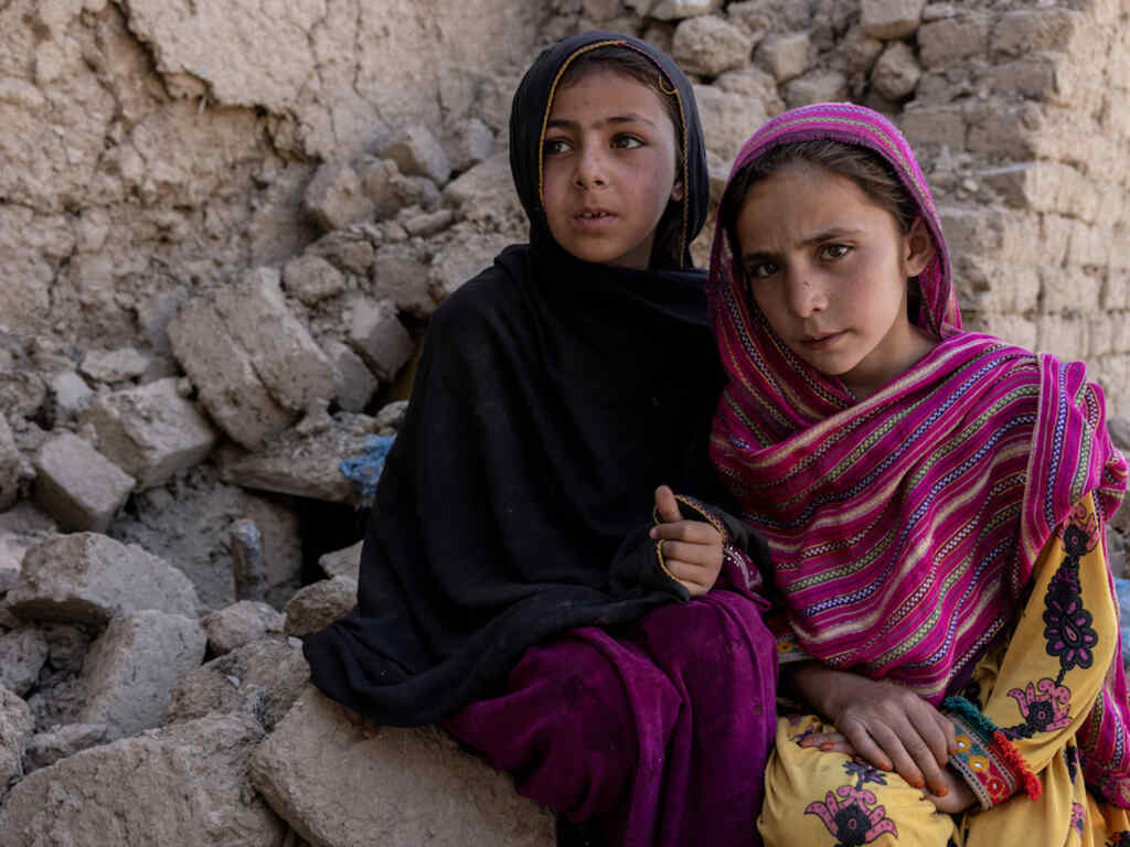 아프가니스탄 지진 소녀들