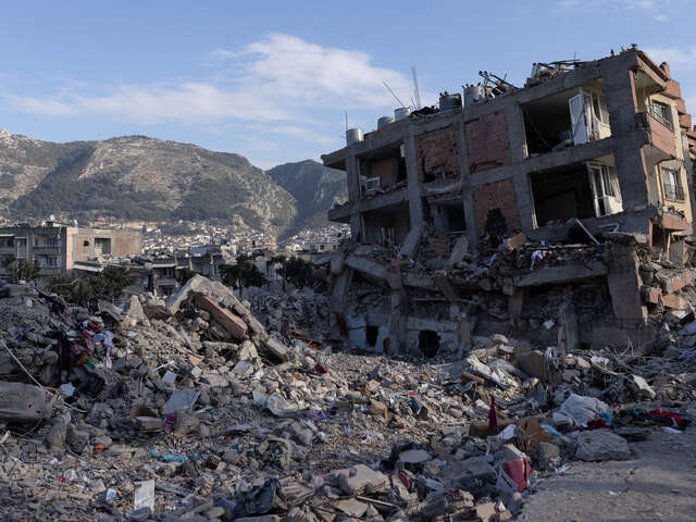 Raserade byggnader efter jordbävningen i Syrien och Turkiet