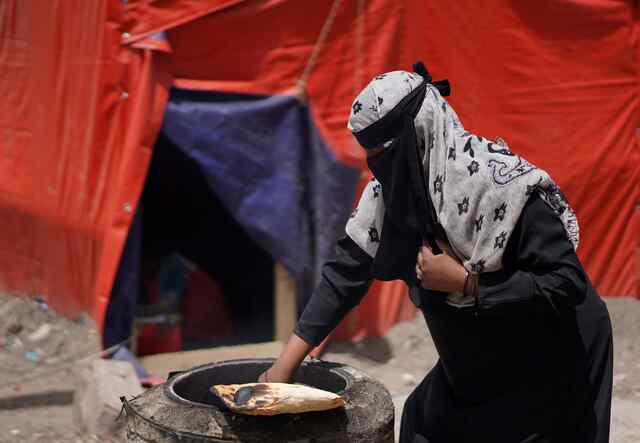 Yemeni mother Asriya cooking lunch