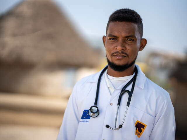 En av RESCUE:s läkare i Sudan, som arbetar i ett flyktingläger.