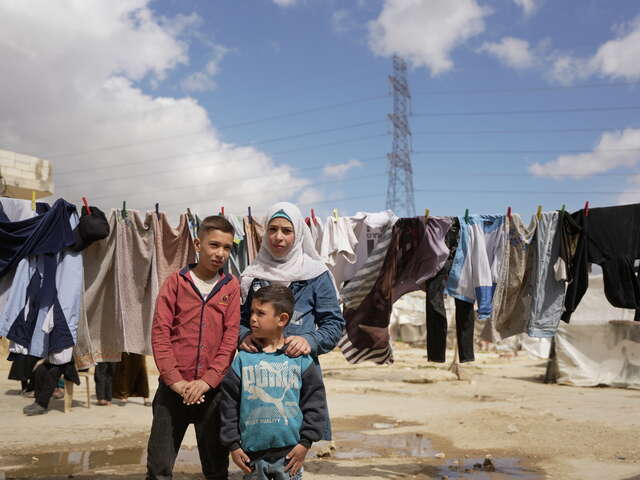 Tre syskon i flyktingläger i Libanon