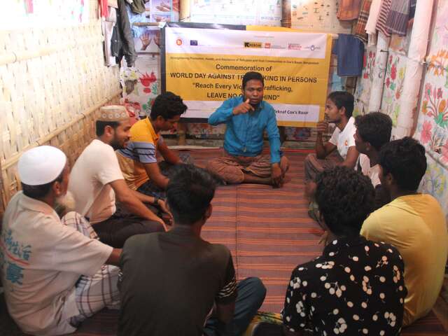 After receiving EU-funded training from the IRC, Mohammad leads awareness sessions on various topics, including how to prepare for cyclones and severe flooding. Refugees in Cox’s Bazar live in overcrowded shelters that are not built to withstand the extreme weather in their region. 