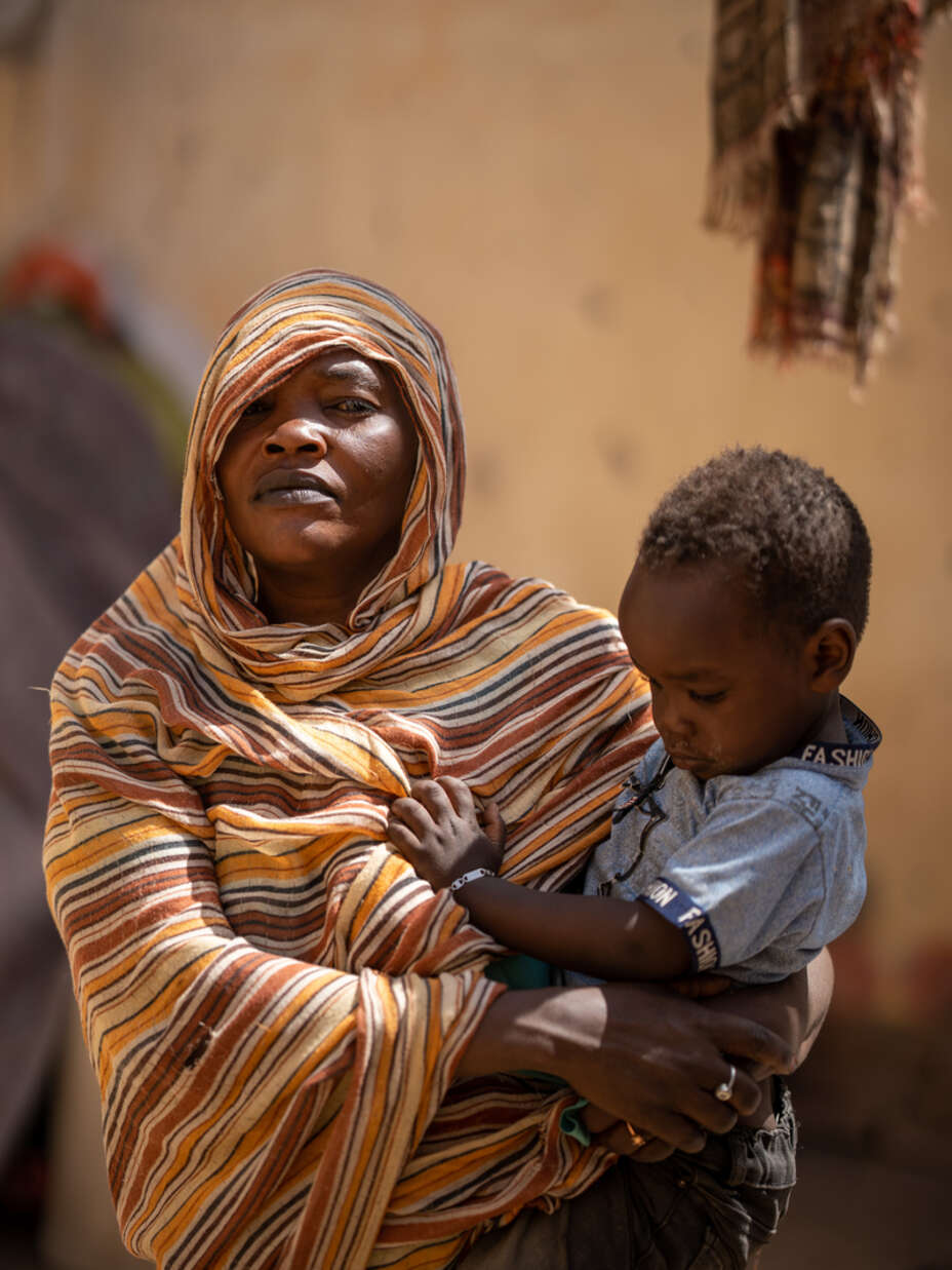 Altuma, 45, och hennes barn är internflyktingar i Sudan. De flydde från deras hem i Khartoum och har sedan dess tvingats på flykt flera gånger. 