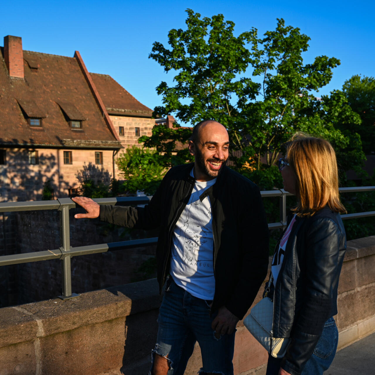 Bashar Walaya and his wife Lama Araban on a walk in the city center of Nürnberg.