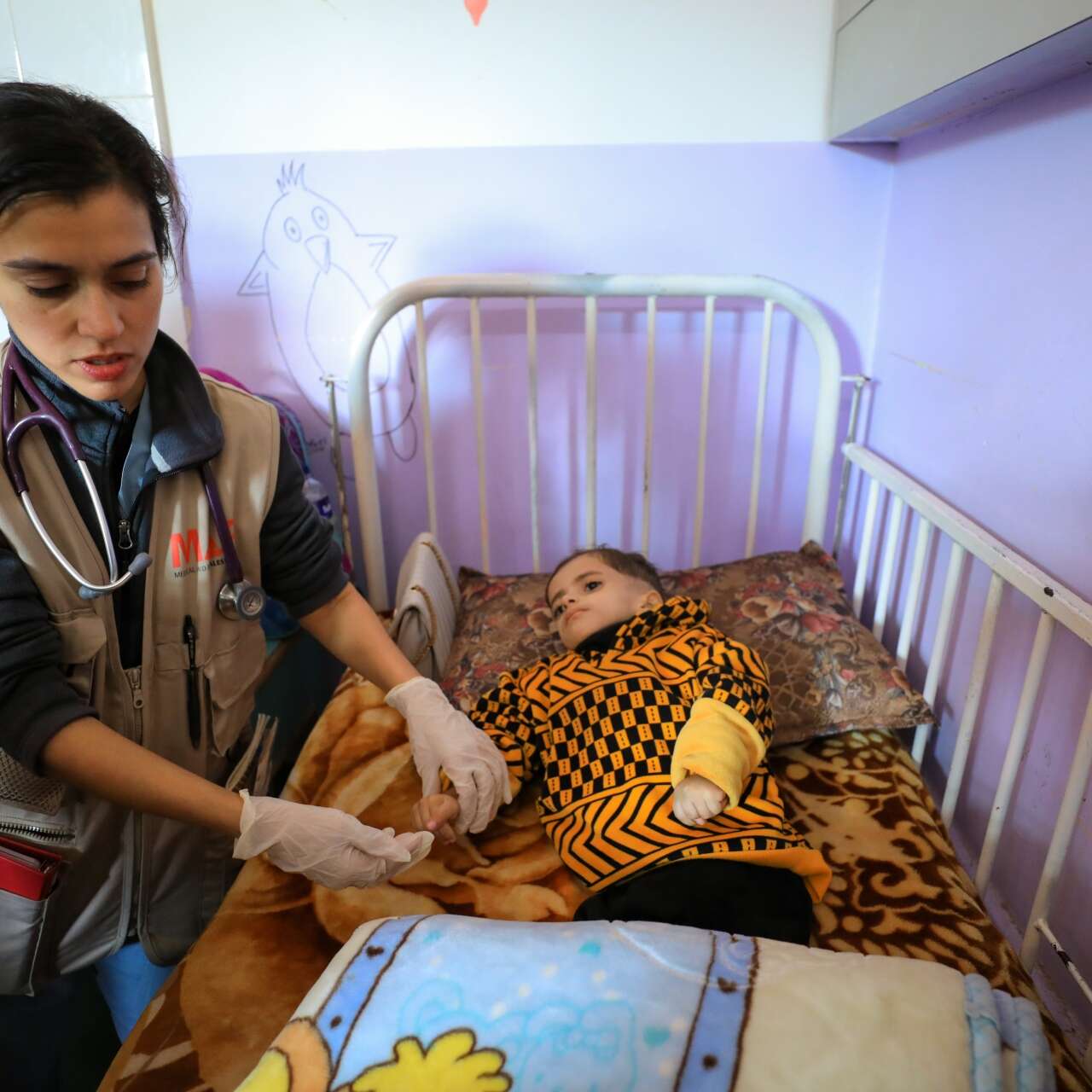 Dr. Jilani tends to a young child at Al Asqa hospital in Gaza.