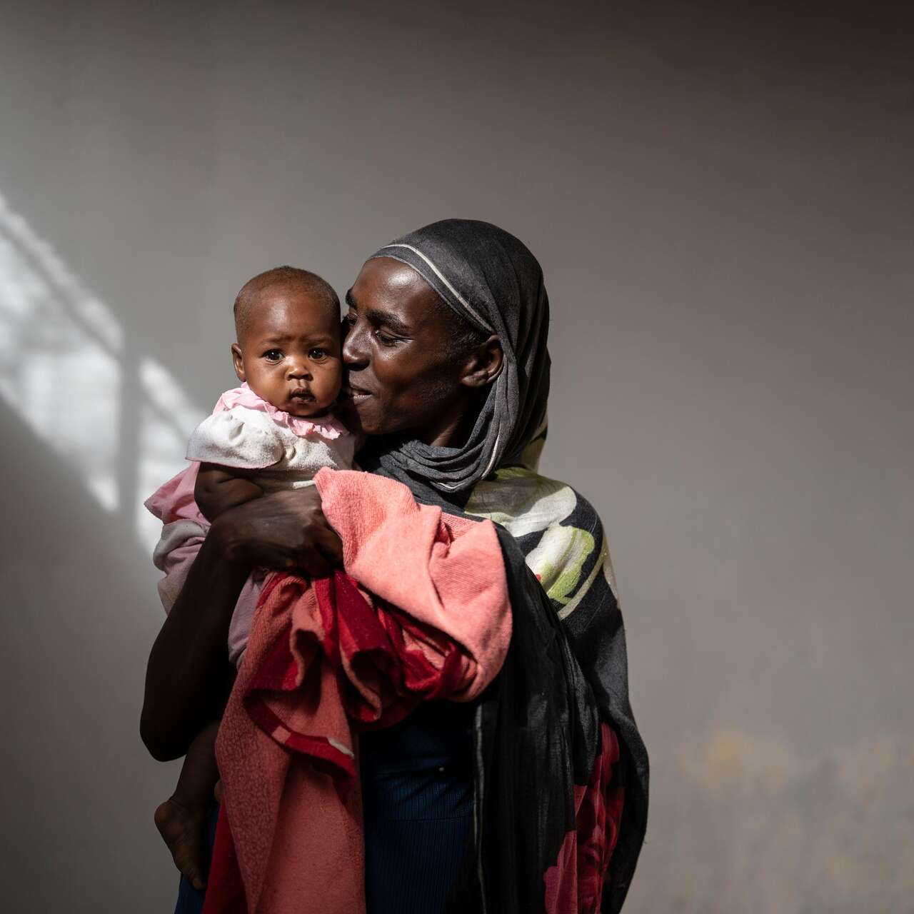 18 June 2024 – Farchana, Chad. Inass Dehiye Moussa, 4-month-old, a patient at the IRC health centre in Farchana with her mother, Djadda Djaranabi, 30.