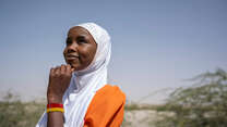 En kvinna i Tchad ler.
