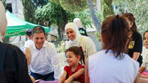 David Miliband joins IRC clients at an Ahlan Simsim session in Jordan.