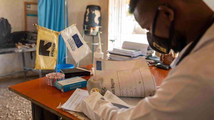 Dr. Mogahed, 29, who has experienced displacement himself, treats patients suffering from malnutrition and chronic illnesses at the IRC medical clinic in Gedaref, Sudan, funded by the European Union.